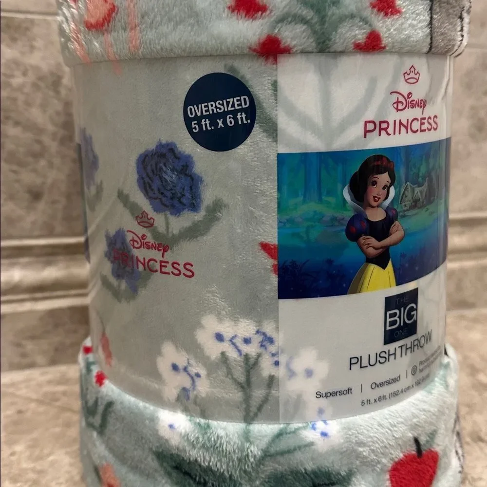 Snow White Throw Blanket Oversized Disney Plush Throw Big One NEW 60 x 72